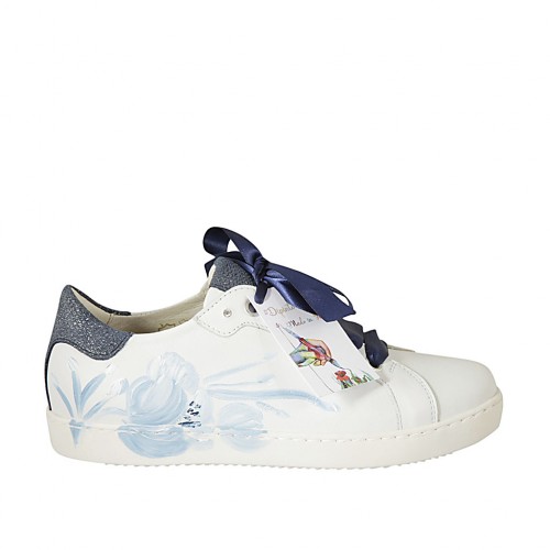 Damenschnürschuh mit abnehmbarer Innensohle aus weissem blumenbedrucktem und laminiertem blauem Leder Keilabsatz 2 - Verfügbare Größen:  46
