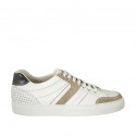Scarpa da uomo stringata sportiva in pelle blu e bianca e pelle forata bianca e camoscio beige