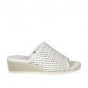 Woman's open mules with elastic band in white and silver braided leather wedge heel 4