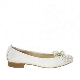 Damenballerina mit Blume aus weissem und goldenem Leder Absatz 2 - Verfügbare Größen:  42, 43, 44