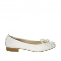 Damenballerina mit Blume aus weissem und goldenem Leder Absatz 2