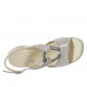 Sandalo da donna in camoscio grigio, stampato laminato argento con accessorio multicolore zeppa 4 - Misure disponibili: 33, 34, 42, 43, 44, 45