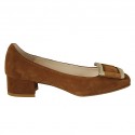 Woman's pump with accessory in tobacco suede heel 3