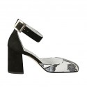 Zapato abierto para mujer con cinturon al tobillo en gamuza negra y piel blanca imprimida floreal tacon 7