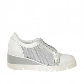Scarpa stringata in pelle bianca e laminata argento e tessuto forato zeppa 5 - Misure disponibili: 42, 43, 44