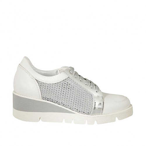 Chaussure à lacets en cuir blanc et lamé argent et tissu perforé talon compensé 5 - Pointures disponibles:  42, 43, 44