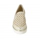 Zapato cerrado para mujer con elasticos en gamuza perforada beis y laminada platino cuña 4 - Tallas disponibles:  34, 42, 43, 45