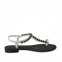 Sandalo infradito da donna con cinturino elasticizzato e perle in pelle laminata argento tacco 1