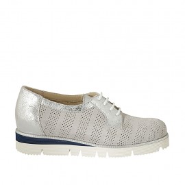 Scarpa stringata da donna in pelle laminata argento e camoscio forato grigio con plantare estraibile zeppa 3 - Misure disponibili: 32, 42, 43, 44, 45