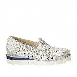 Zapato con elasticos y plantilla extraible en piel laminada plateada y gamuza perforada blanca cuña 3 - Tallas disponibles:  32, 33, 34, 43, 45