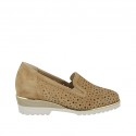 Woman's highfronted shoe with elastic bands and removable insole in beige suede and pierced suede heel 4
