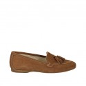 Mocassino da donna con nappine in camoscio color cuoio tacco 1