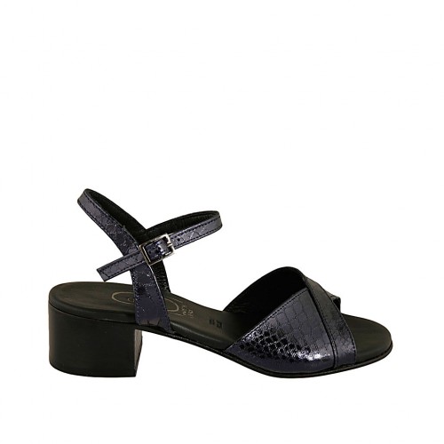 Sandalia con cinturon para mujer en piel laminada estampada azul tacon 4 - Tallas disponibles:  32, 34, 42, 43, 44, 45, 46