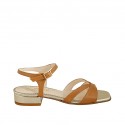 Sandale pour femmes en cuir brun clair et cuir verni platine avec courroie talon 2