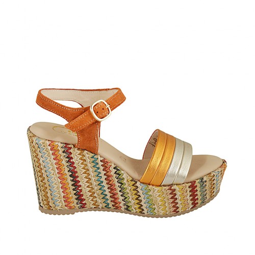 Sandalia para mujer con plataforma y cinturon en gamuza, piel laminada naranja y platino y tejido multicolor cuña 9 - Tallas disponibles:  33, 34, 42, 43, 44, 45