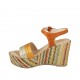 Sandalia para mujer con plataforma y cinturon en gamuza, piel laminada naranja y platino y tejido multicolor cuña 9 - Tallas disponibles:  33, 34, 42, 43, 44, 45