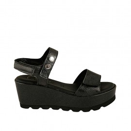 Sandalo da donna con velcro e borchie in pelle laminata nera zeppa 6 - Misure disponibili: 31, 32, 33, 42, 43, 44, 46