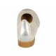 Zapato bailarina para mujer en gamuza perforada beis y piel laminada plateada tacon 2 - Tallas disponibles:  42