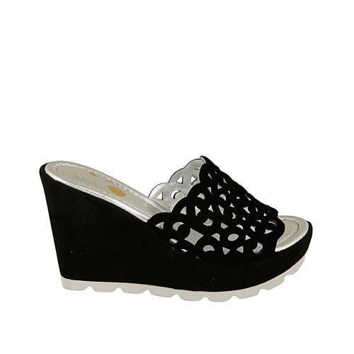 Sabot aperto da donna in camoscio forato nero con plateau e zeppa 9 - Misure disponibili: 33, 34