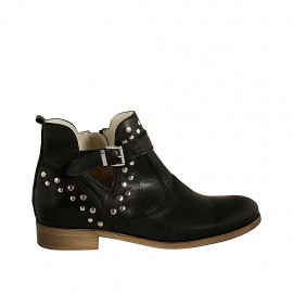 Stivaletto da donna con cerniera, fibbia e borchie in pelle nera tacco 3 - Misure disponibili: 42, 43, 44, 46