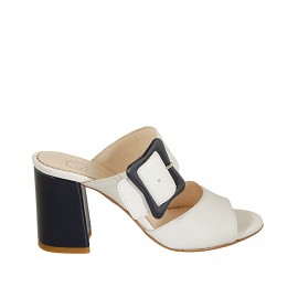 Pantolette für Damen mit Schnalle aus weissem Leder und blauem Lackleder Absatz 7 - Verfügbare Größen:  32, 42, 43, 44