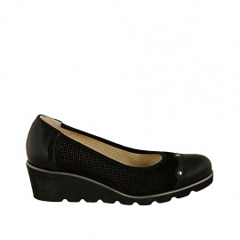Decolté da donna con borchie in camoscio forato e pelle nera zeppa 4 - Misure disponibili: 32, 33, 34, 42, 43, 44, 45