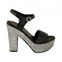 Sandalia para mujer con plataforma y cinturon en piel negra y tejido gris tacon 12