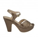Sandalo con cinturino da donna con plateau in pelle laminata bronzo tacco 10