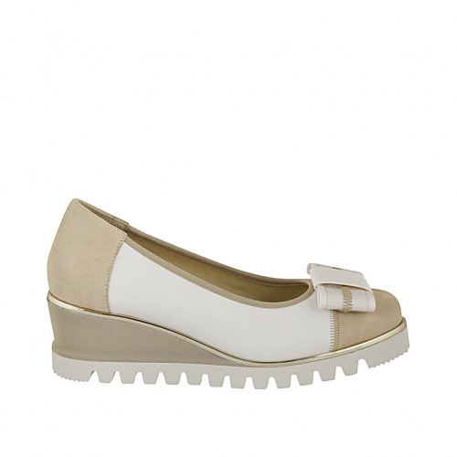 Woman's pump with bow in white leather and beige suede wedge heel 5 - Available sizes:  32, 42, 43, 44, 45