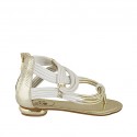 Zapato abierto de dedo para mujer con cremallera en piel blanca, platino y estampada platino tacon 1