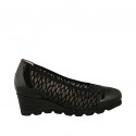 Woman's pump in black transparent fabric and patent leather with removable insole wedge heel 5