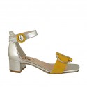 Woman's open shoe with accessory and strap in platinum laminated leather and yellow suede heel 4