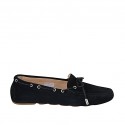 Woman's laced car shoe with removable insole in black suede