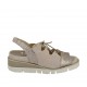 Sandalo da donna con elastico, lacci e plantare estraibile in camoscio beige e pelle laminata platino zeppa 4 - Misure disponibili: 33, 34, 42, 43, 44, 45