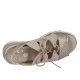 Sandalia para mujer con elastico, cordones y plantilla extraible en gamuza beis y piel laminada platino cuña 4 - Tallas disponibles:  33, 34, 42, 44, 45