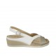 Sandale pour femmes avec semelle interieur amovible en cuir blanc, platine et imprimé lamé cuivre talon compensé 4 - Pointures disponibles:  31, 32, 34, 44