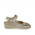 Woman's sandal with velcro strap and removable insole in pearly platinum leather wedge heel 4