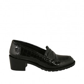 Woman's mocassin in black printed patent leather heel 5