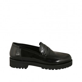 Woman's loafer in black brush-off leather heel 3