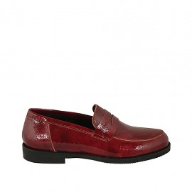 Woman's loafer in red printed patent leather heel 2