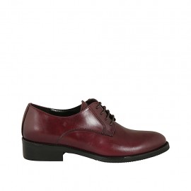 Woman's laced derby shoe in maroon-colored leather heel 3
