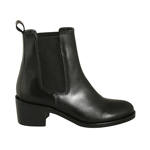 Woman's ankle boot in black leather with elastic bands heel 5