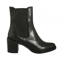 Woman's ankle boot in black leather with elastic bands heel 6