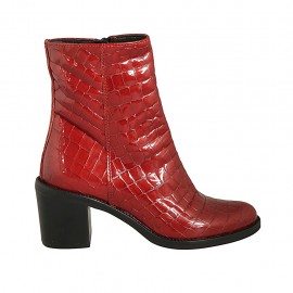 Woman's ankle boot with zipper in red patent leather heel 6