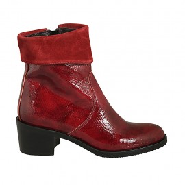 Woman's ankle boot with zipper and turnover in red printed patent leather and suede heel 5