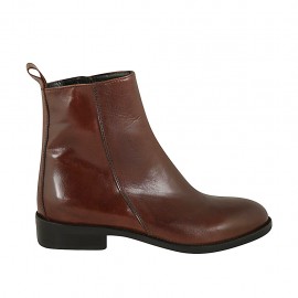 Woman's ankle boot with zipper in brown leather heel 3