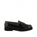Woman's moccasin shoe with fringes and tassels in dark green leather and black patent leather heel 3
