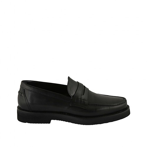 Man's classic loafer in black leather