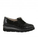 Zapato con cremallera y elasticos para mujer en gamuza, charol y piel imprimida negra cuña 4