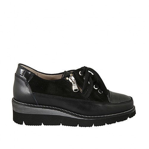 Woman's laced shoe with zipper in black leather, suede and printed leather wedge heel 4